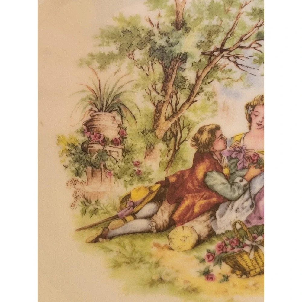 Schumann Arzberg Bavaria Fragonard Courting‎ Couple Plate Gold Rim Cream 7.5